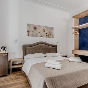Kleine Kamer met een King Size Bed
